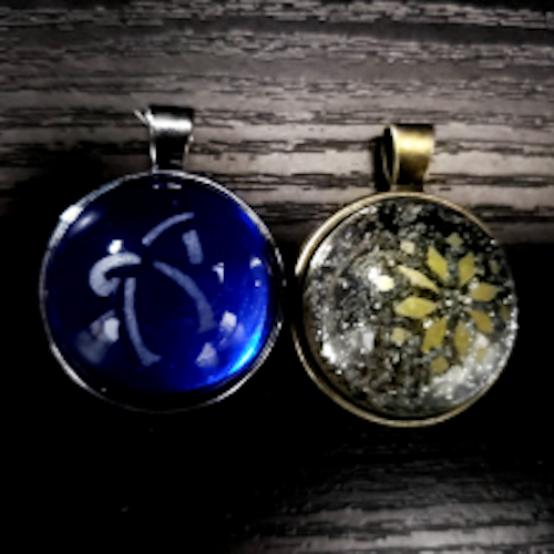 Glass hotsell cabochon pendant